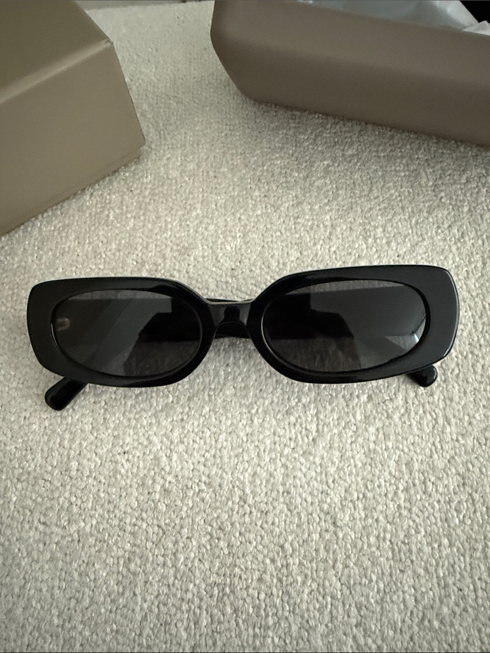 VEHLA Black Rectangular Women's Sunglasses